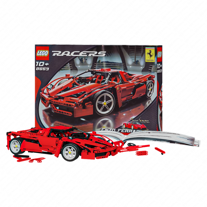 Модель машины Ferrari от Lego